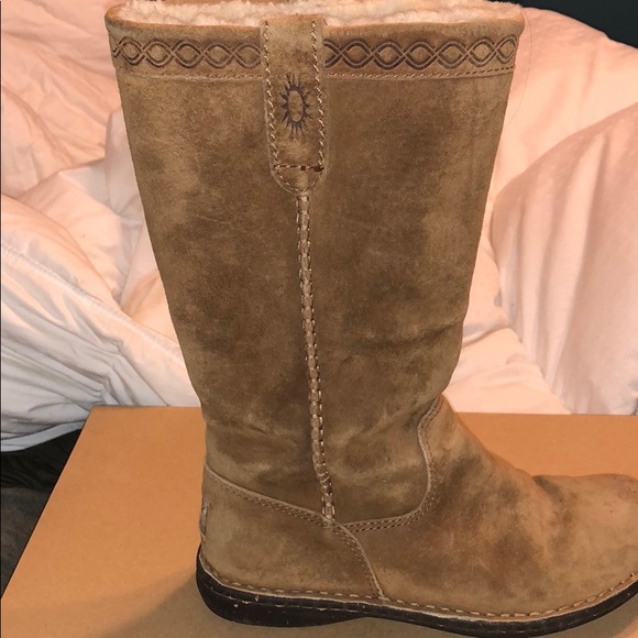 Ugg Boots! - Picture 2 of 4